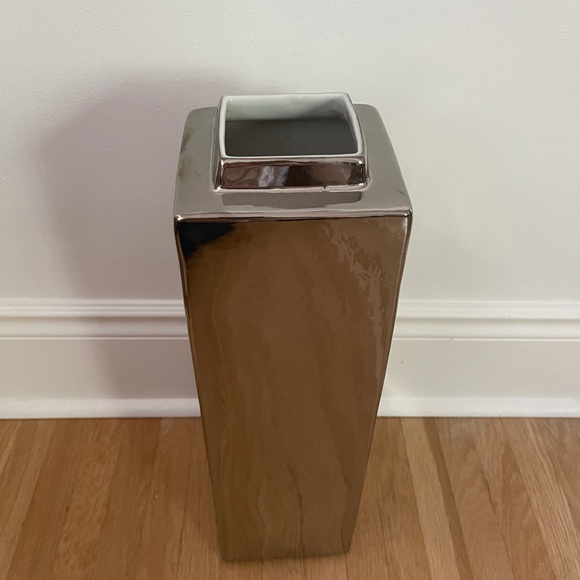 Ceramic silver metallic vase - Picture 2 of 4